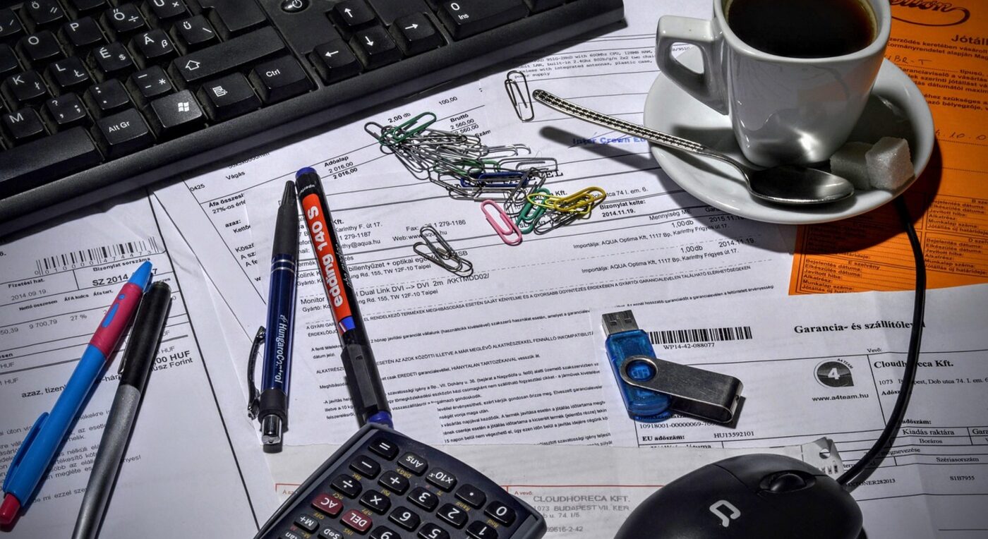 A calculator beside invoice totals — the balance footer now presents amounts in a cleaner format